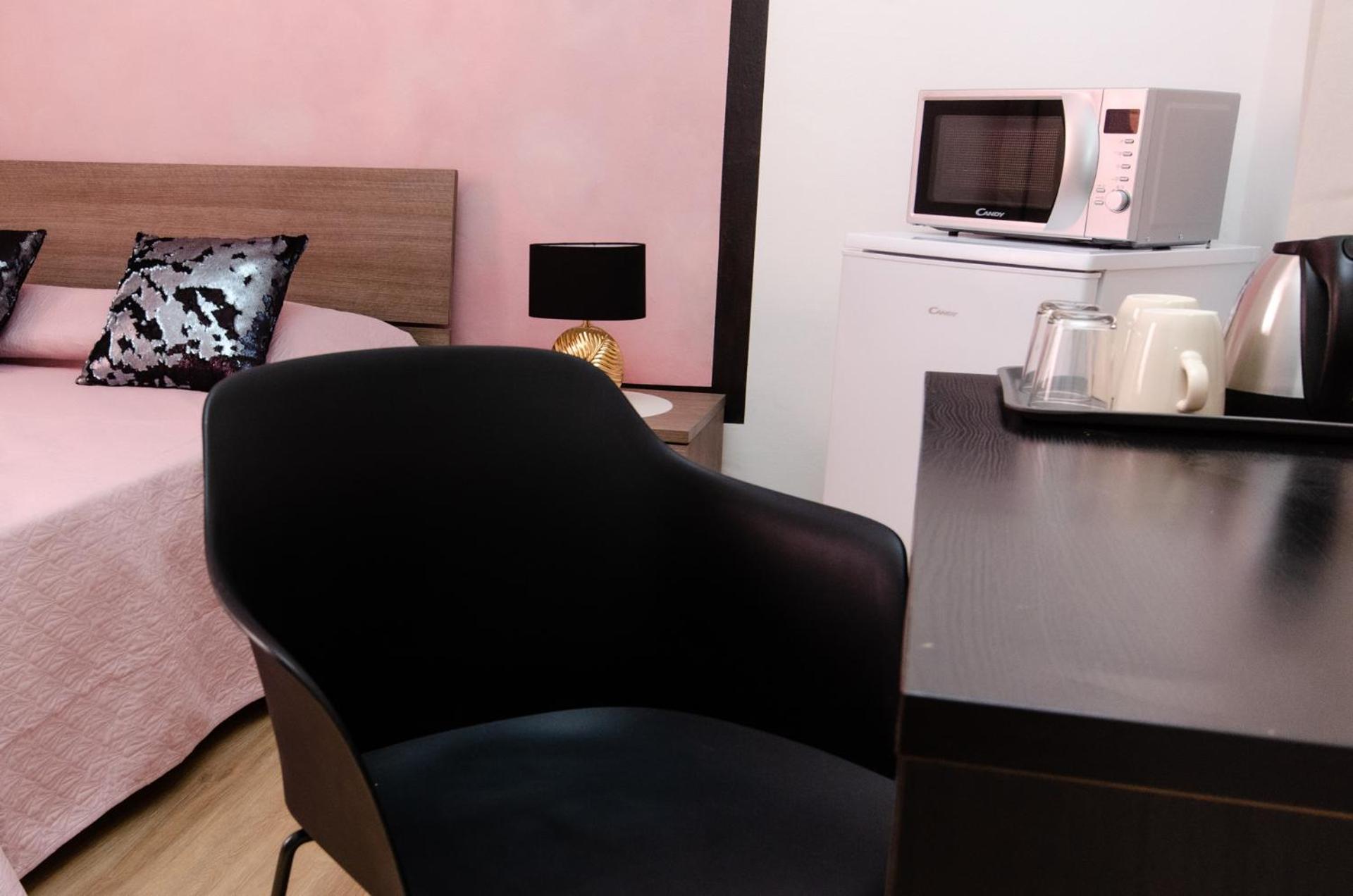 Pink Homestay *